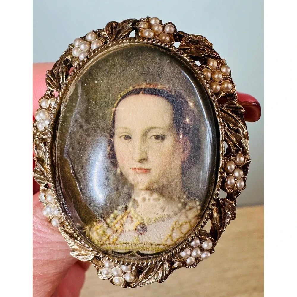 Vintage Portrait Brooch Lot 2 Lady Cameo Style Martha Washington Stieler